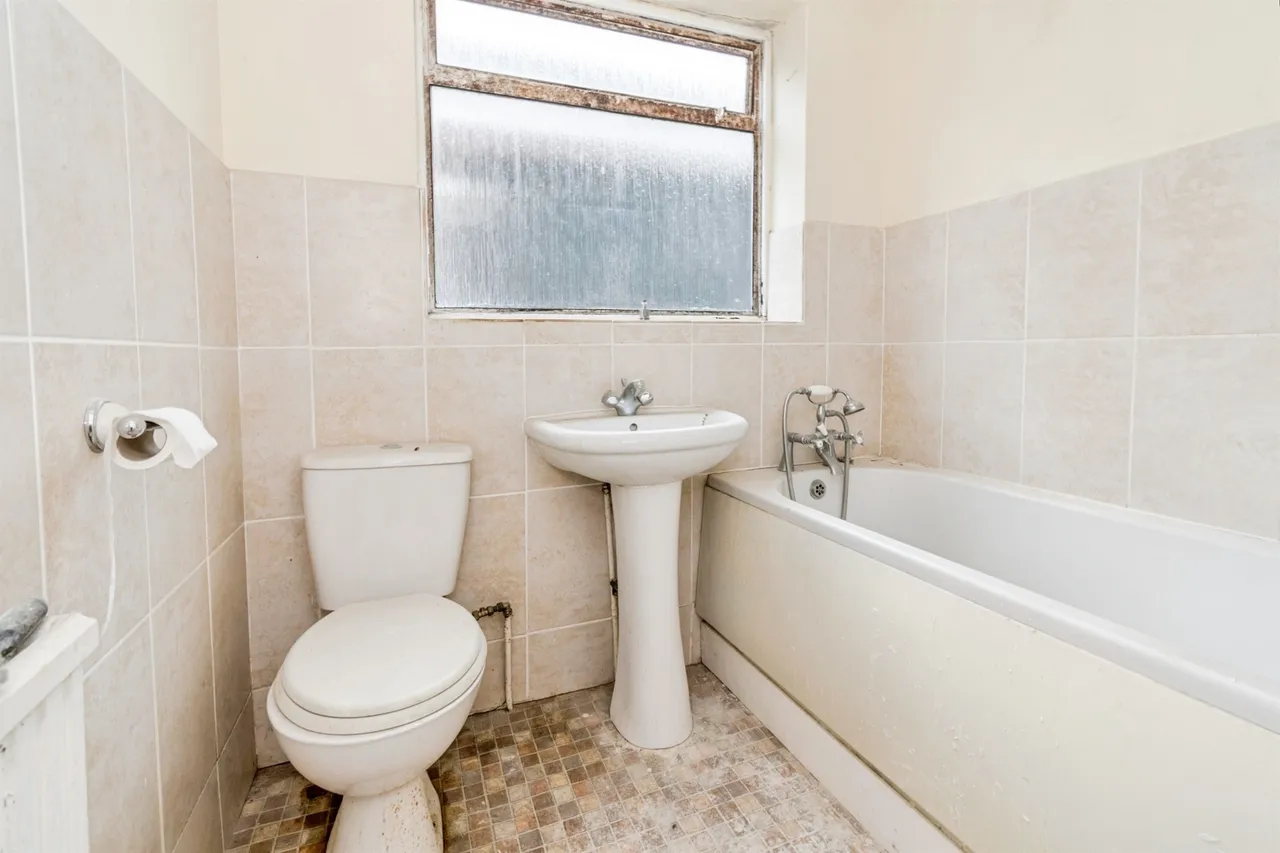 Swaythling Road, West End, SO30, photo 16