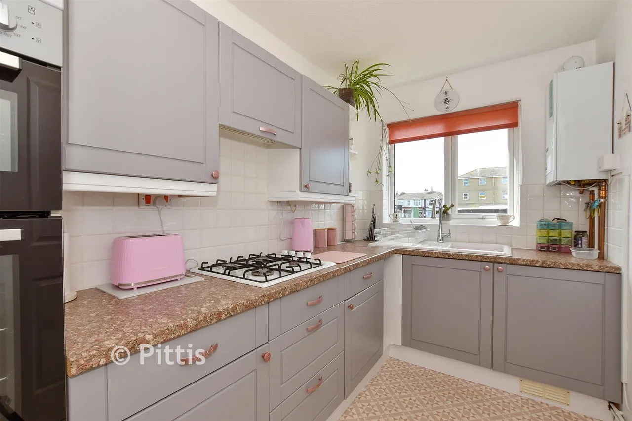 Avenue Road, Shanklin, PO37, photo 4
