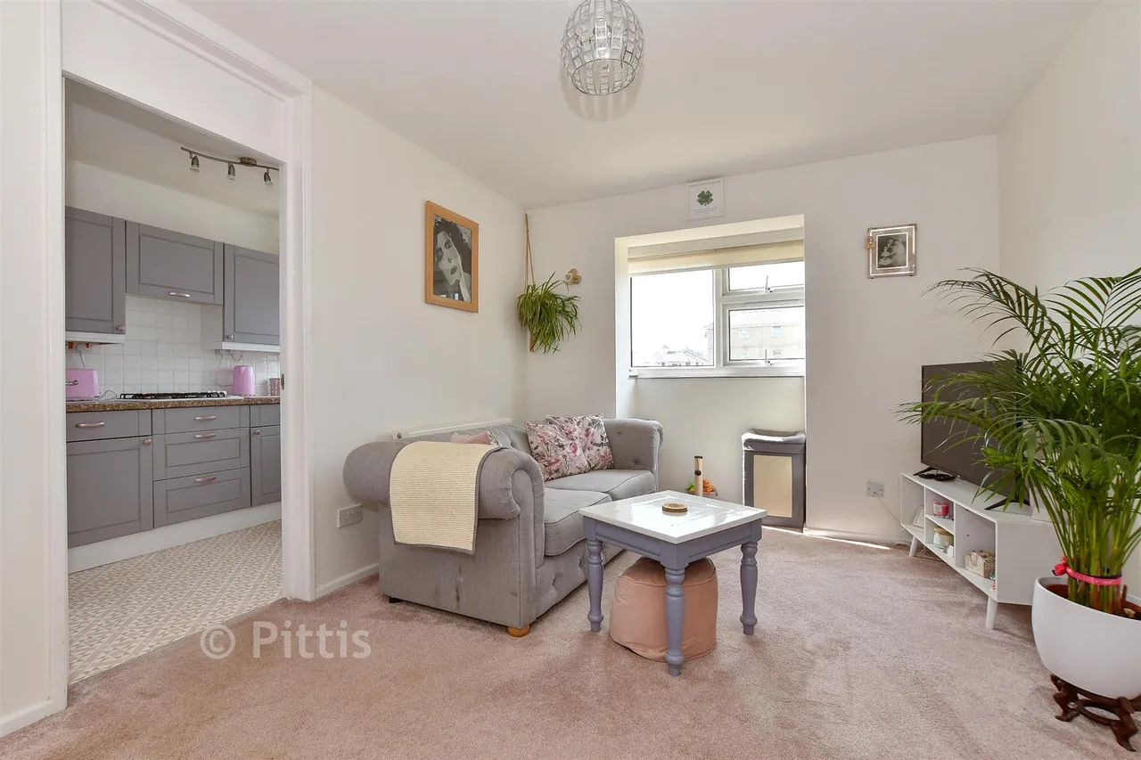 Avenue Road, Shanklin, PO37, photo 3