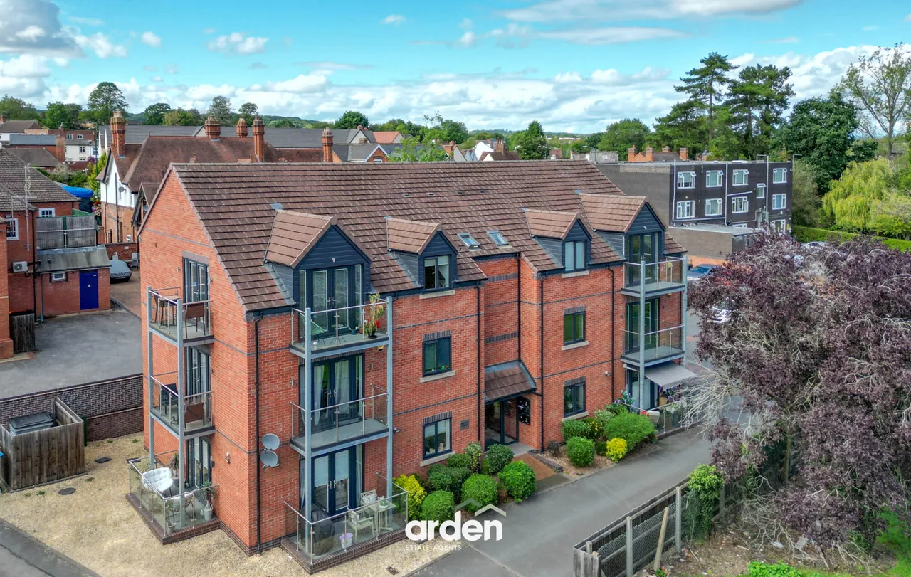 2 bed flat for sale, Brookes Close, Studley, B80
