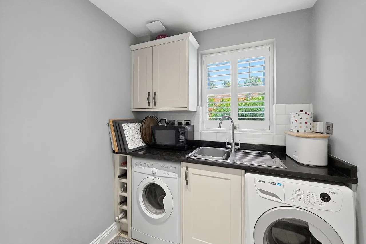 Maryport Drive, Timperley WA15 7NS, photo 22