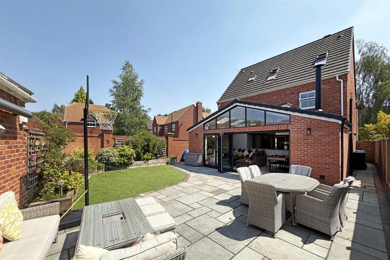Maryport Drive, Timperley WA15 7NS, photo 6