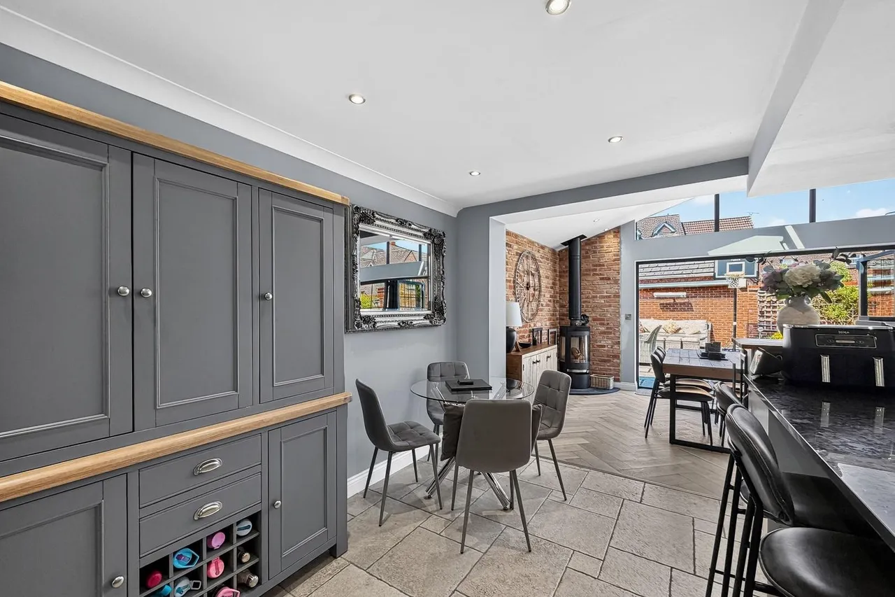 Maryport Drive, Timperley WA15 7NS, photo 17