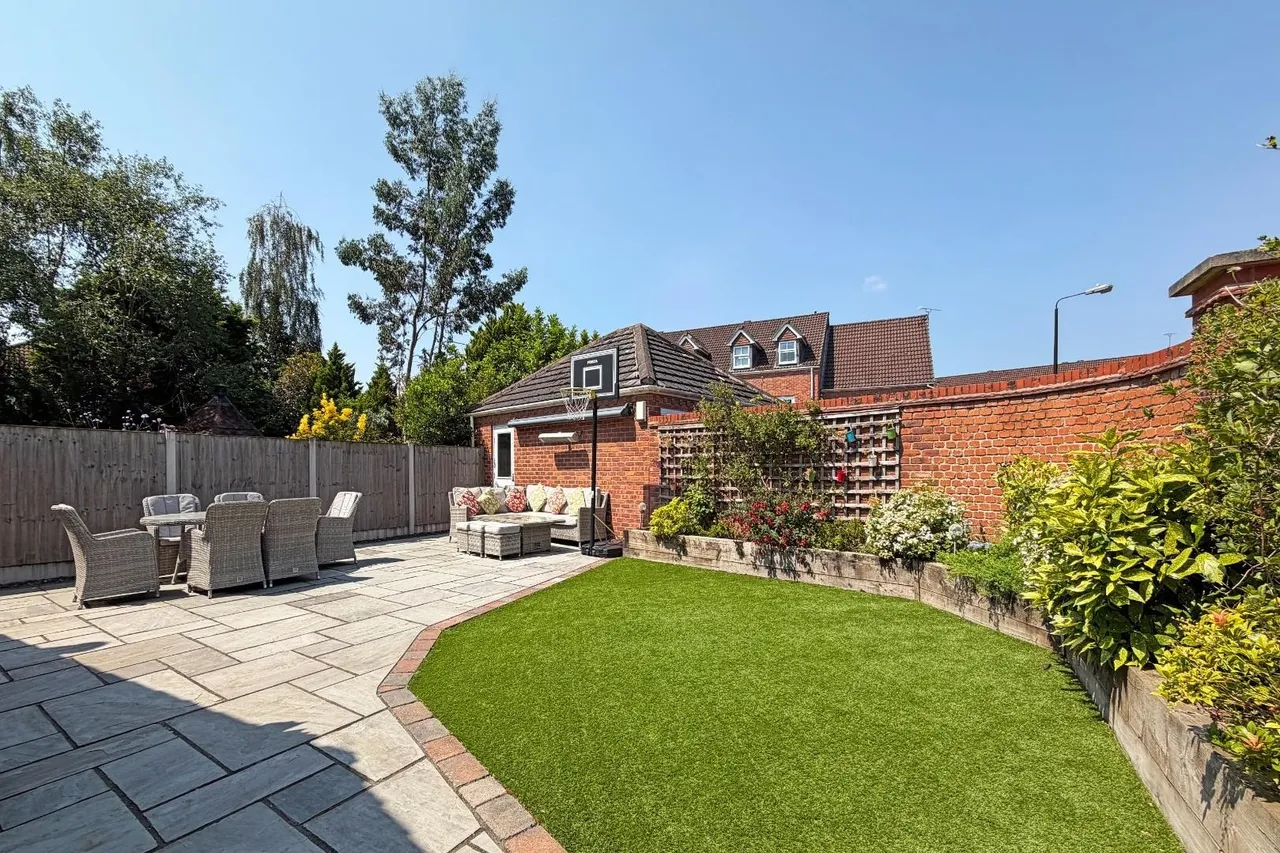 Maryport Drive, Timperley WA15 7NS, photo 5