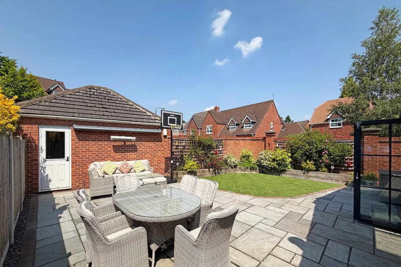 Maryport Drive, Timperley WA15 7NS, photo 31