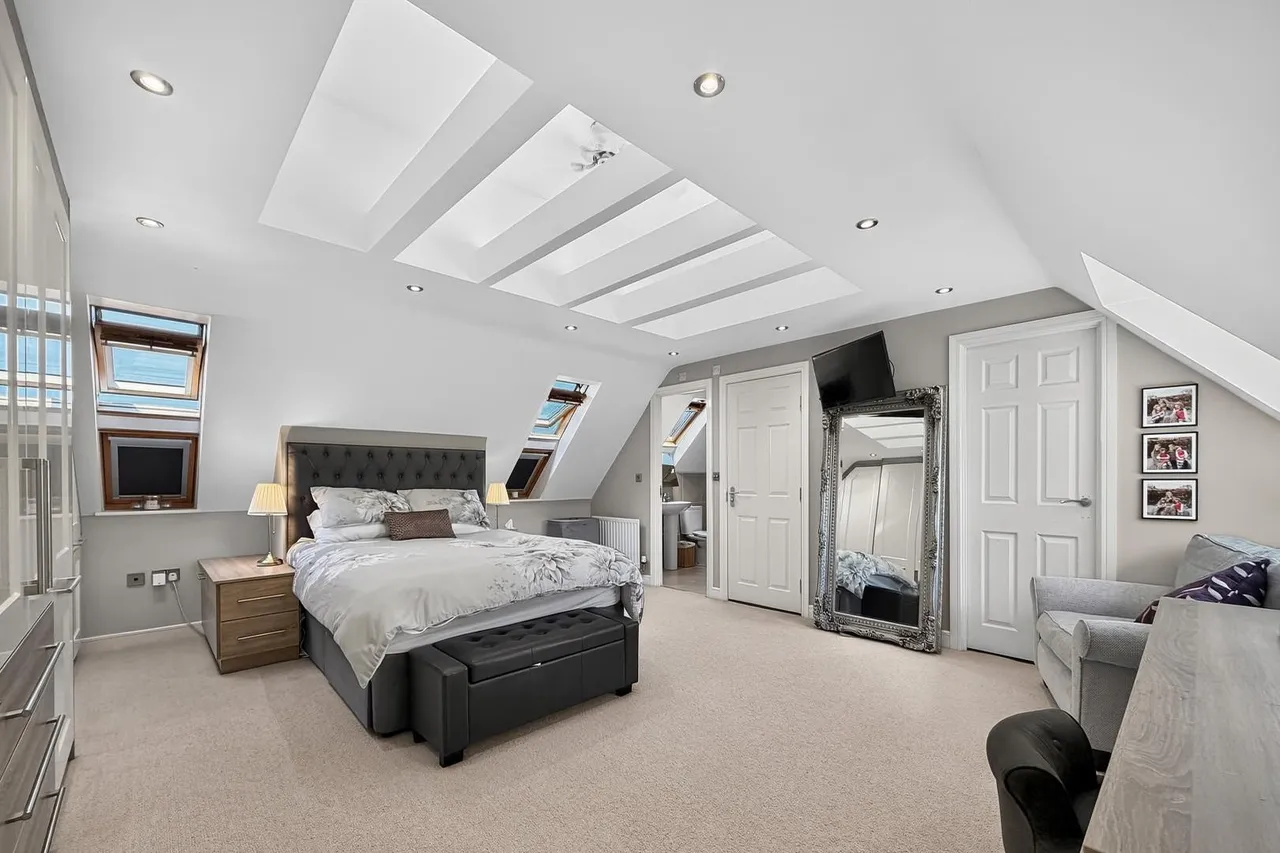 Maryport Drive, Timperley WA15 7NS, photo 30