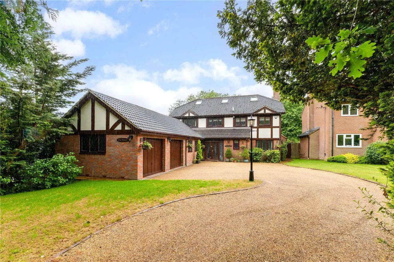 5 bed house for sale — Gravel Path, Berkhamsted, Hertfordshire, HP4 2PJ