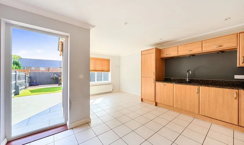 Cavendish Walk, Epsom, KT19, photo 2