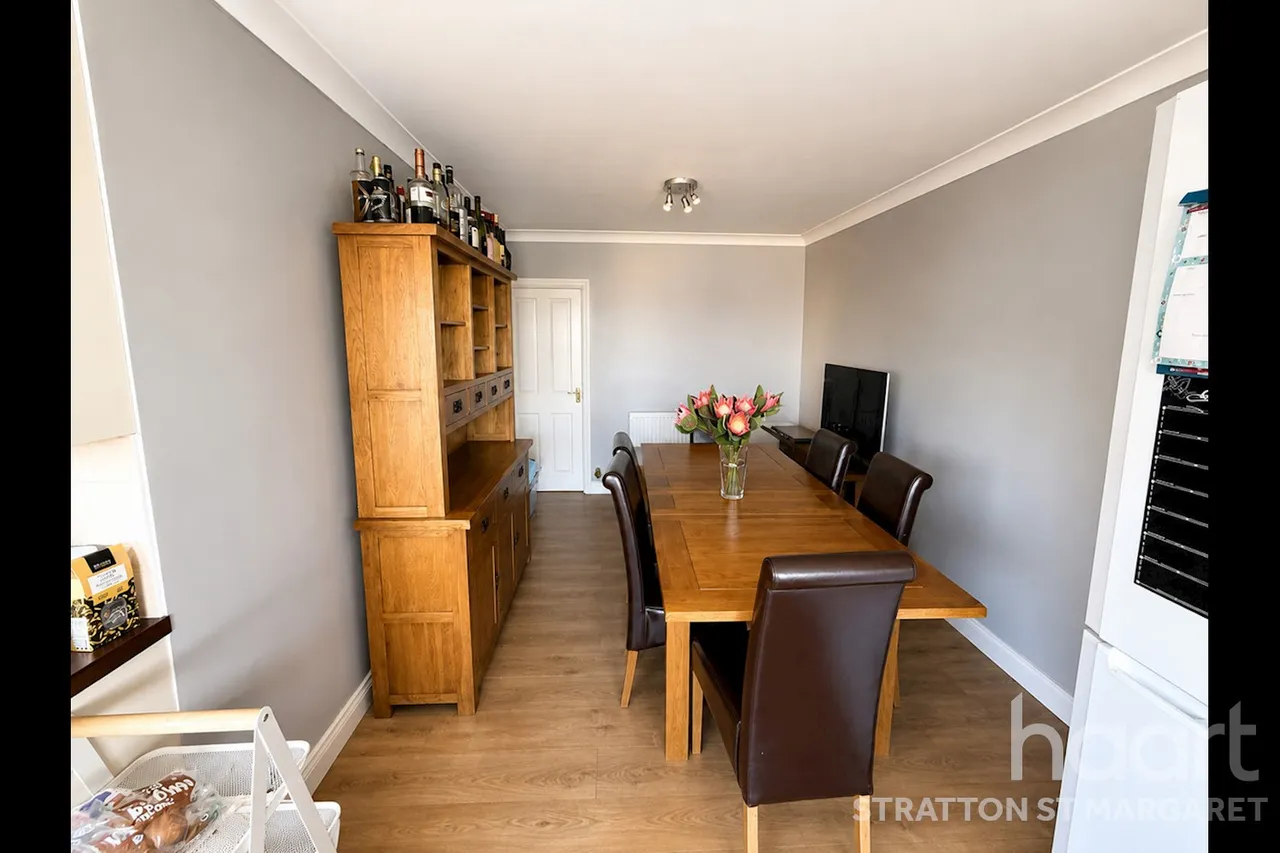 Meadowcroft, Swindon, SN2, photo 6