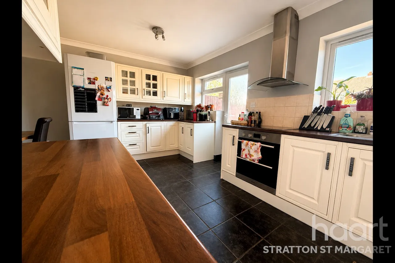 Meadowcroft, Swindon, SN2, photo 7