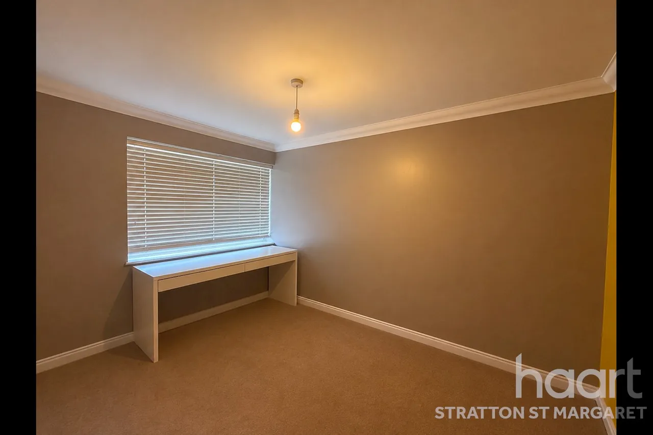 Meadowcroft, Swindon, SN2, photo 14