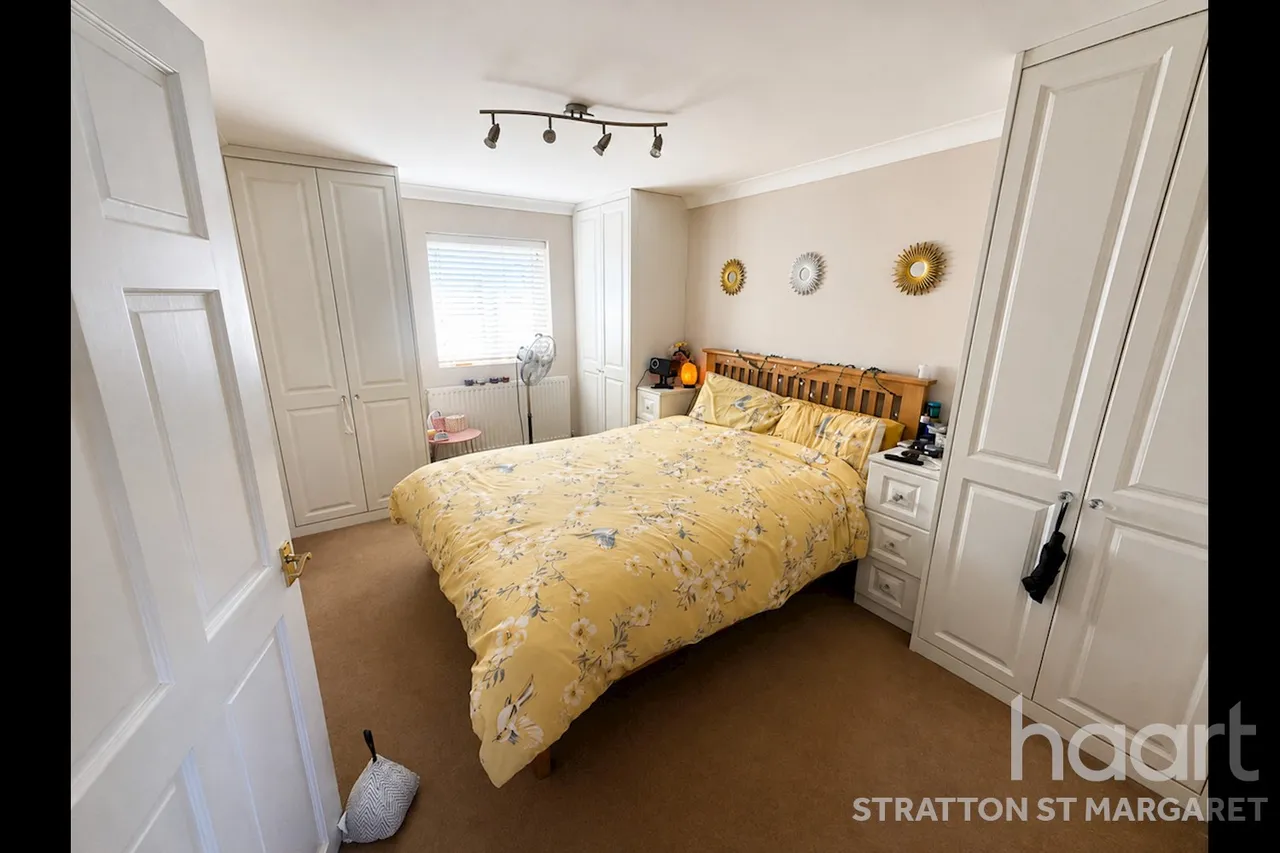 Meadowcroft, Swindon, SN2, photo 12