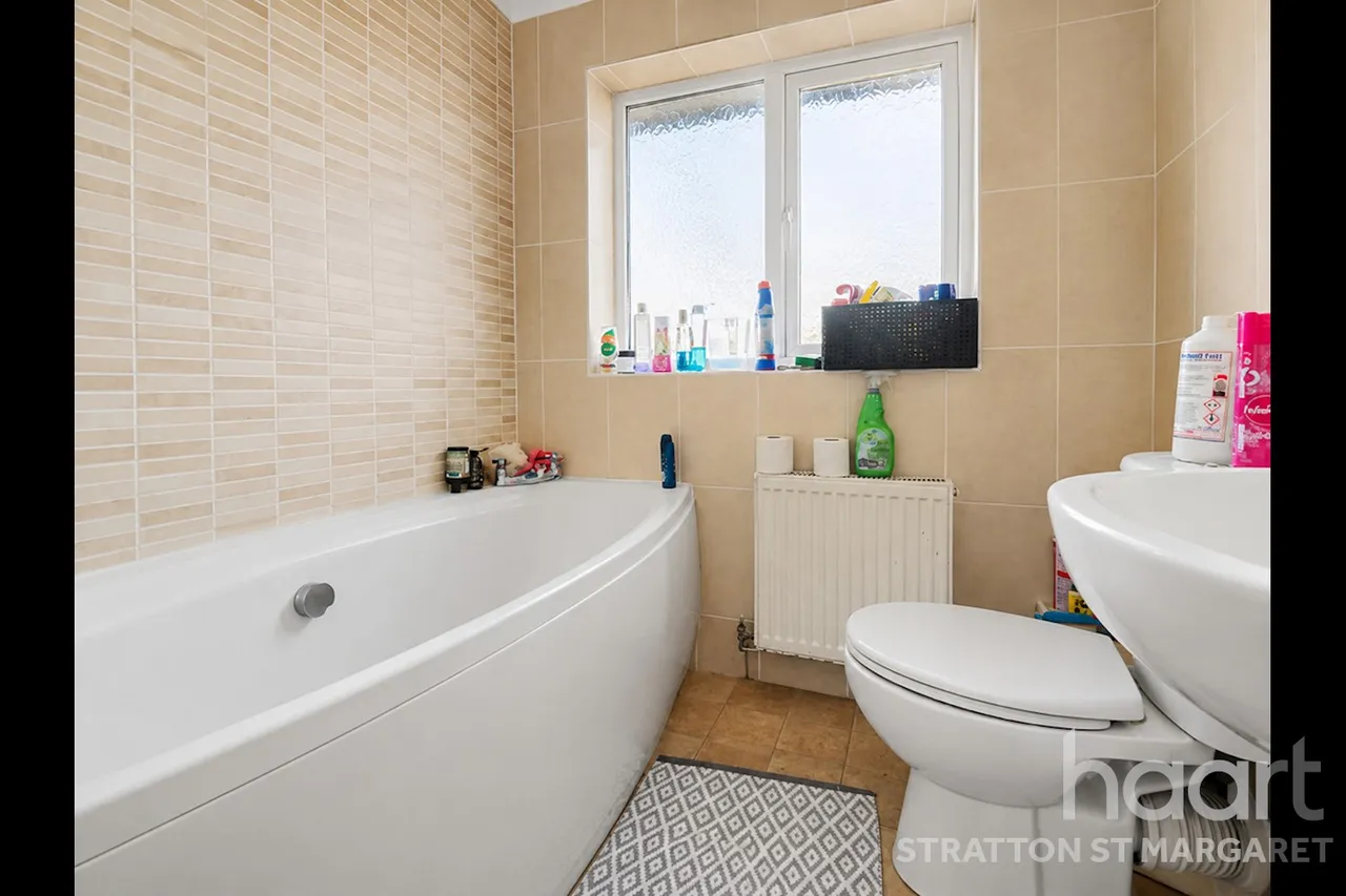 Meadowcroft, Swindon, SN2, photo 16