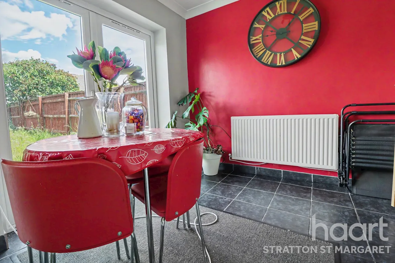 Meadowcroft, Swindon, SN2, photo 4