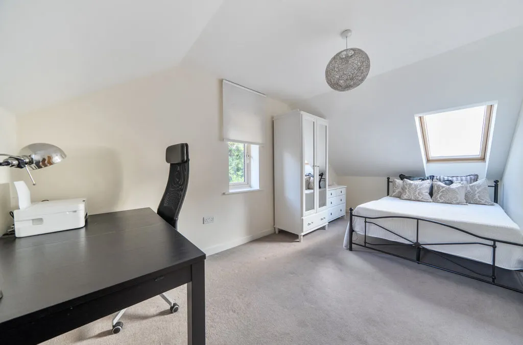 Highland Road, Purley CR8 2HS, photo 15