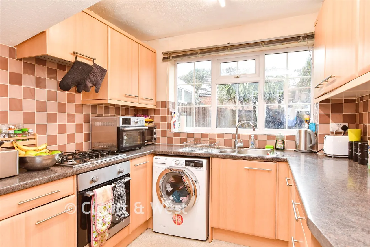 Pinewood Gardens, Bognor Regis, PO21, photo 3