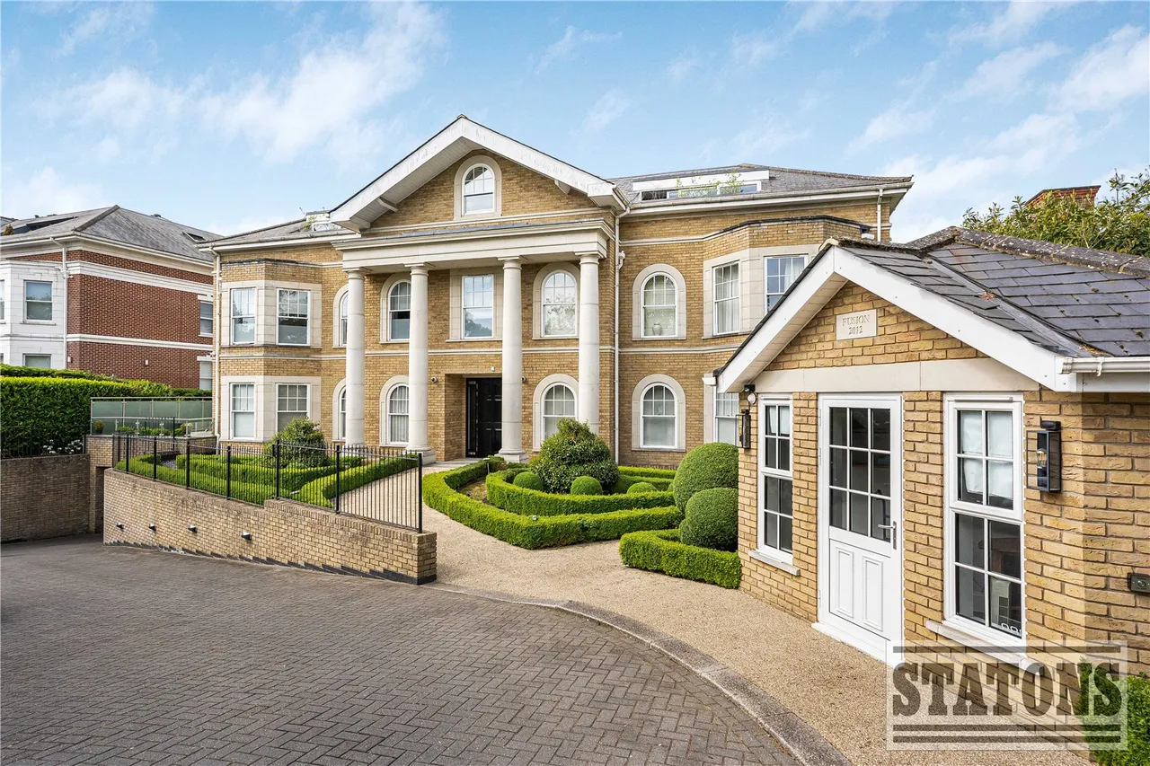 3 bed flat for sale — Cockfosters Road, Hadley Wood, EN4 0JS