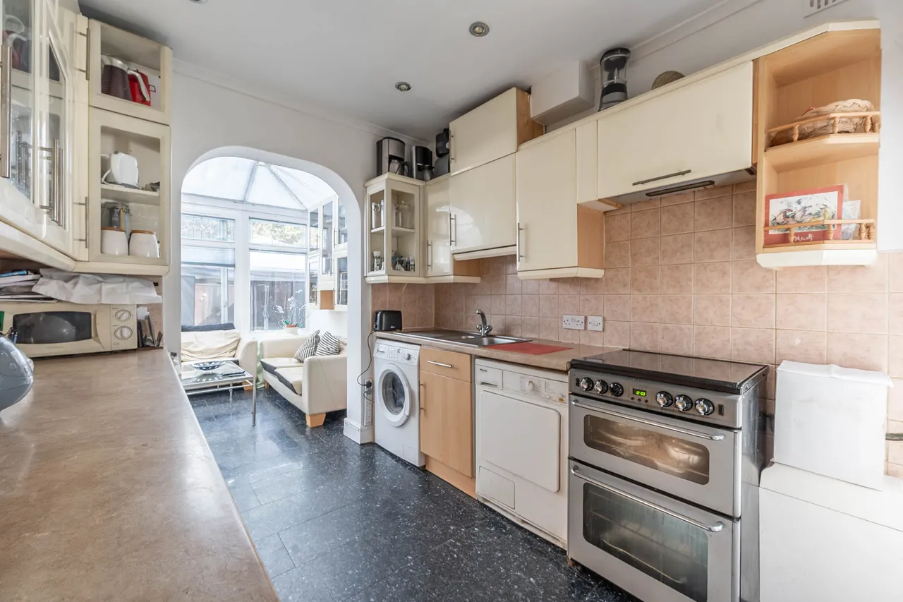 Edgware, HA8, photo 11