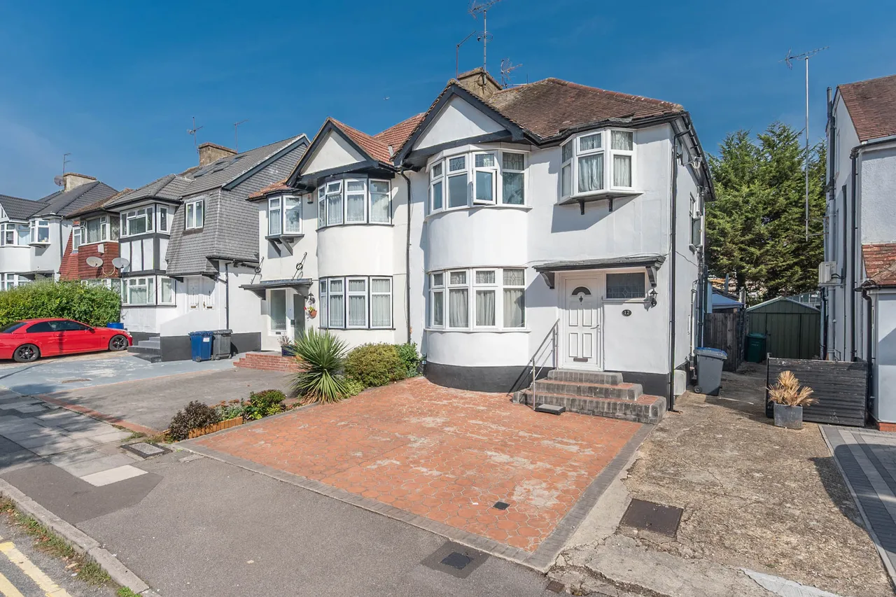 3 bed house for sale, Edgware, HA8