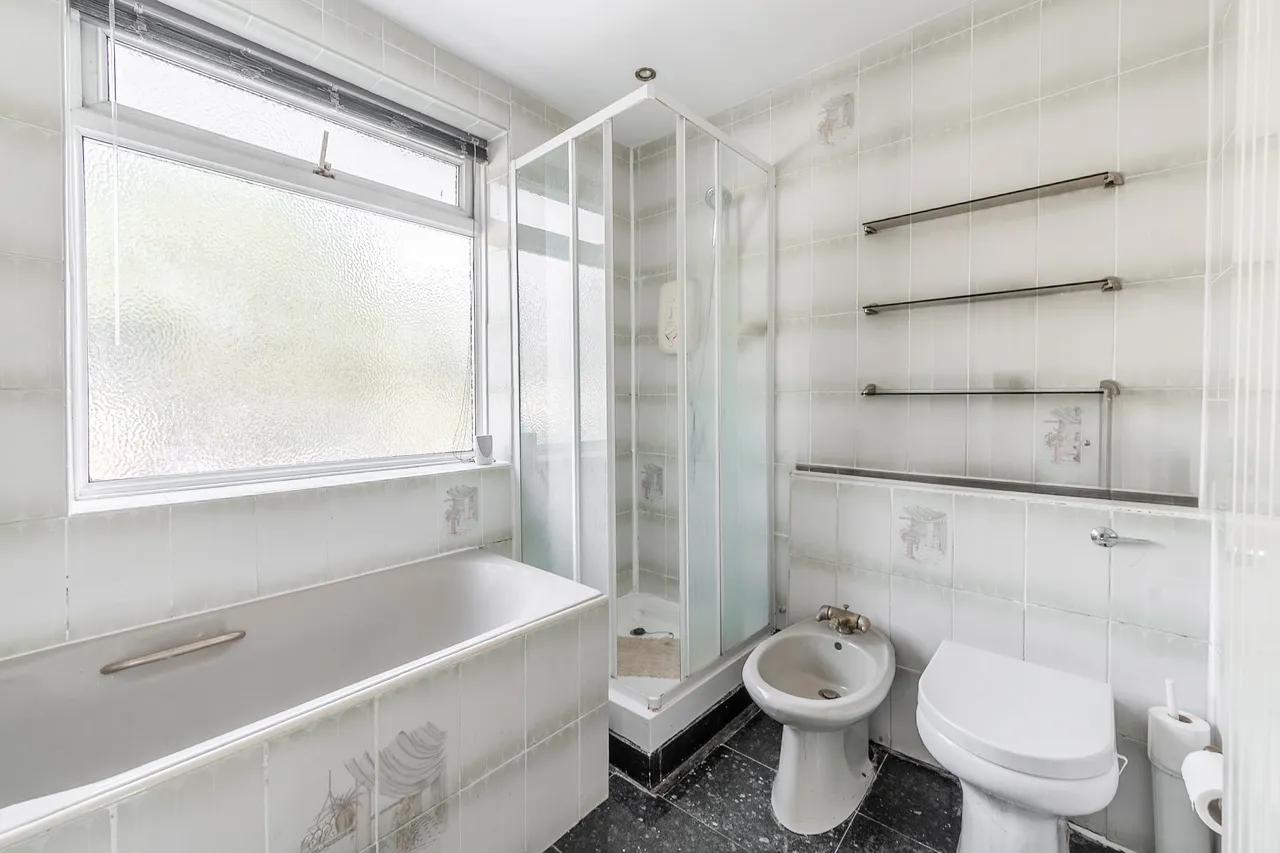 Edgware, HA8, photo 16