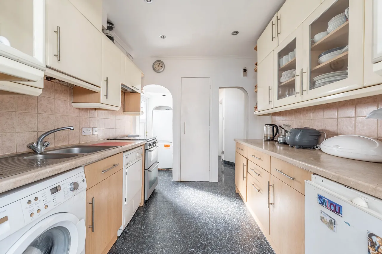 Edgware, HA8, photo 10