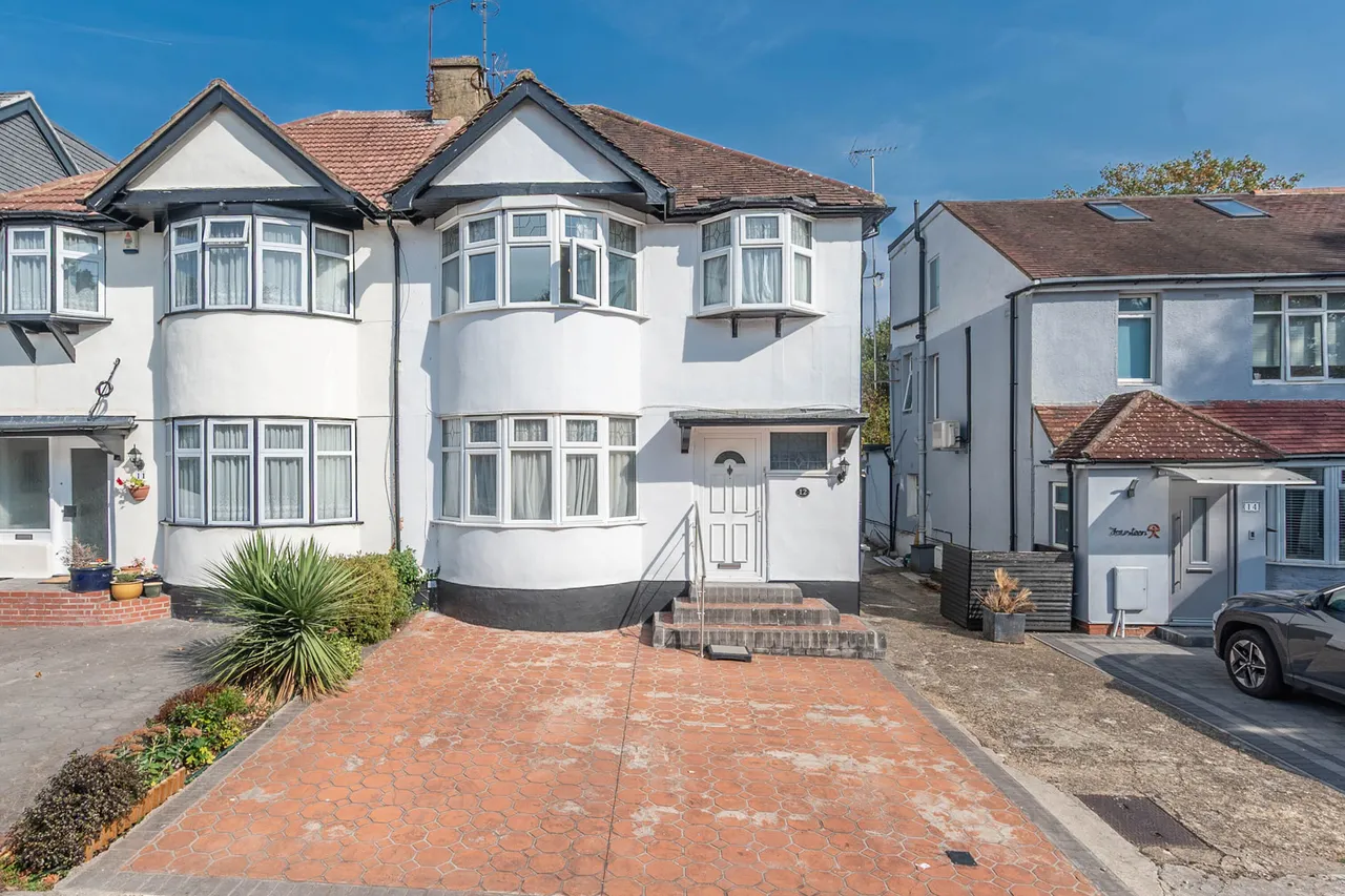 Edgware, HA8, photo 22