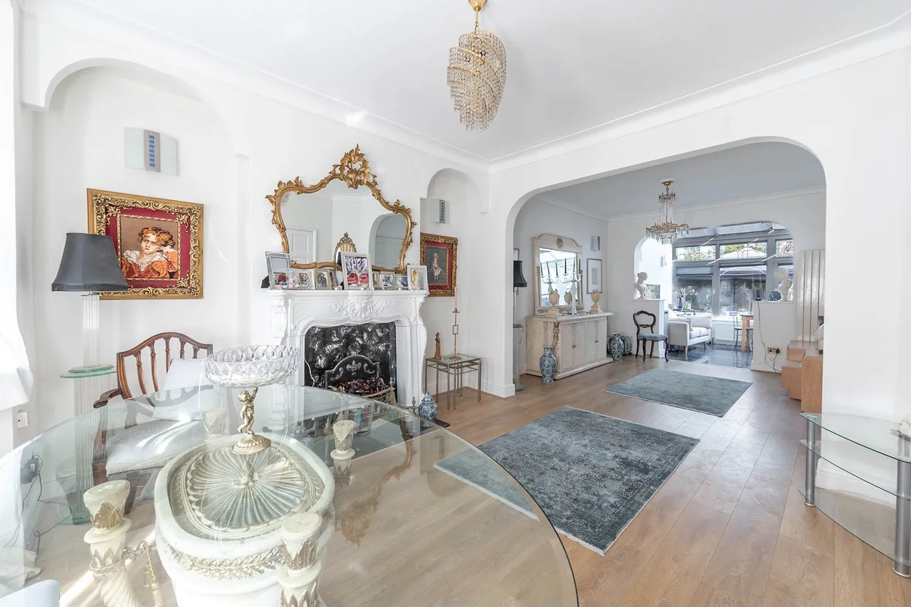 Edgware, HA8, photo 2