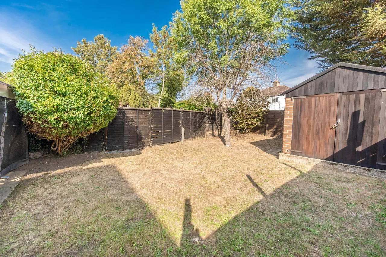 Edgware, HA8, photo 20