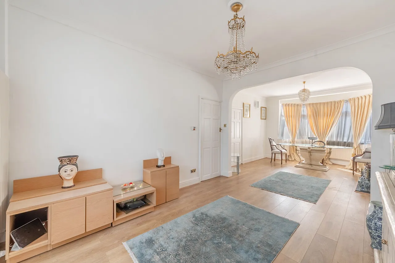 Edgware, HA8, photo 6