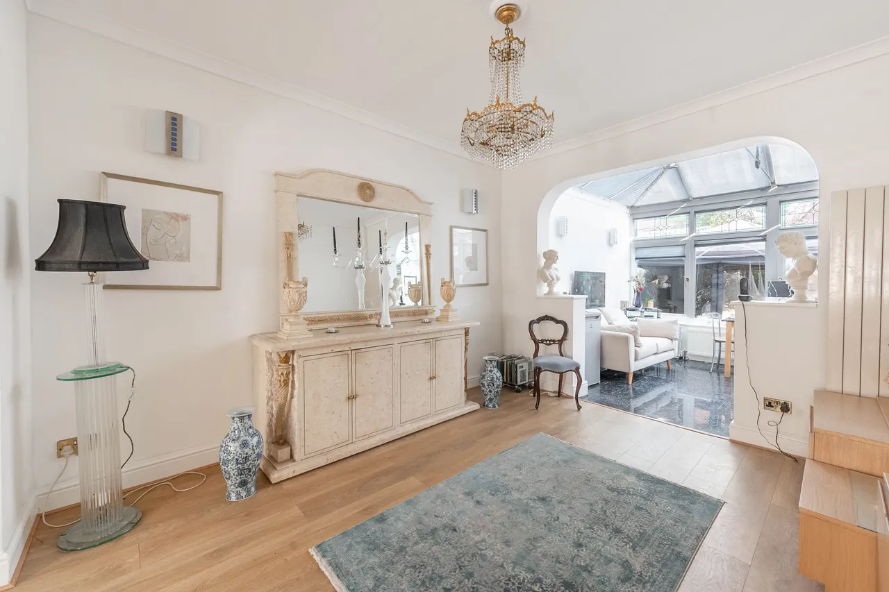 Edgware, HA8, photo 7