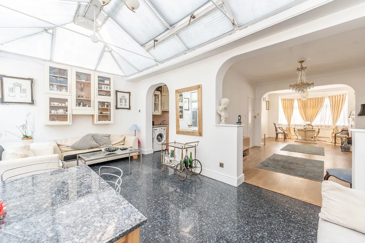 Edgware, HA8, photo 3