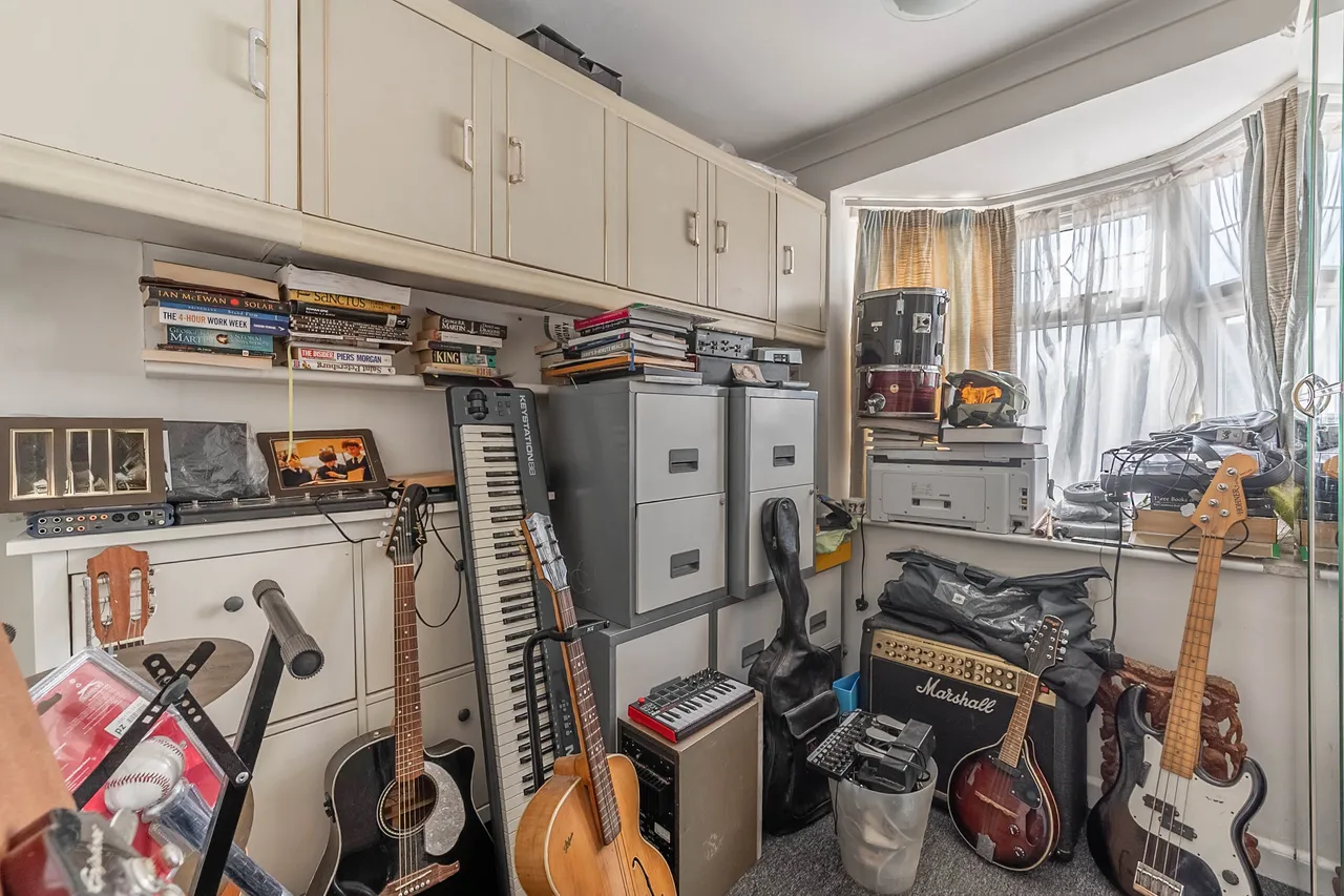 Edgware, HA8, photo 15