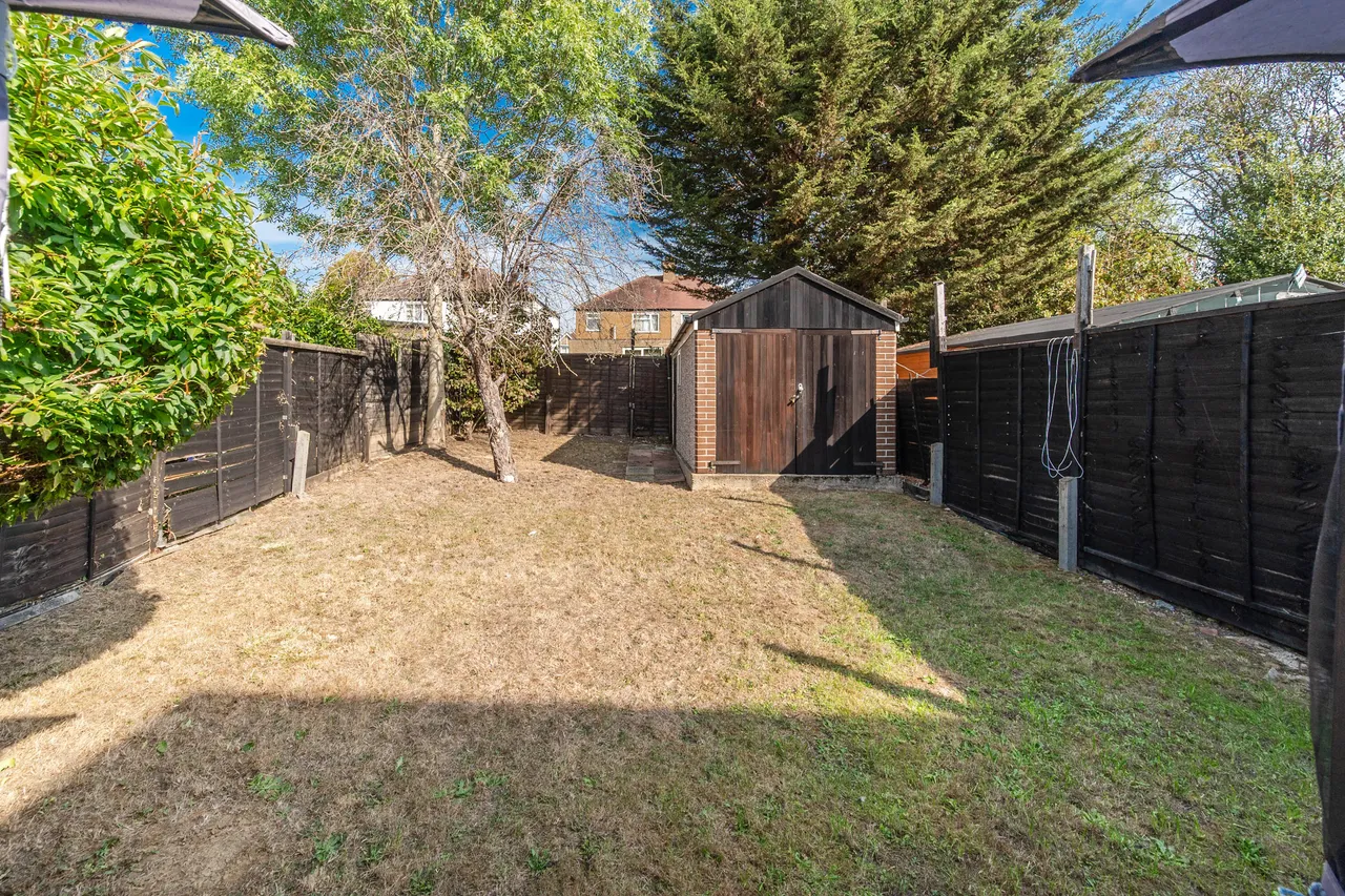 Edgware, HA8, photo 21