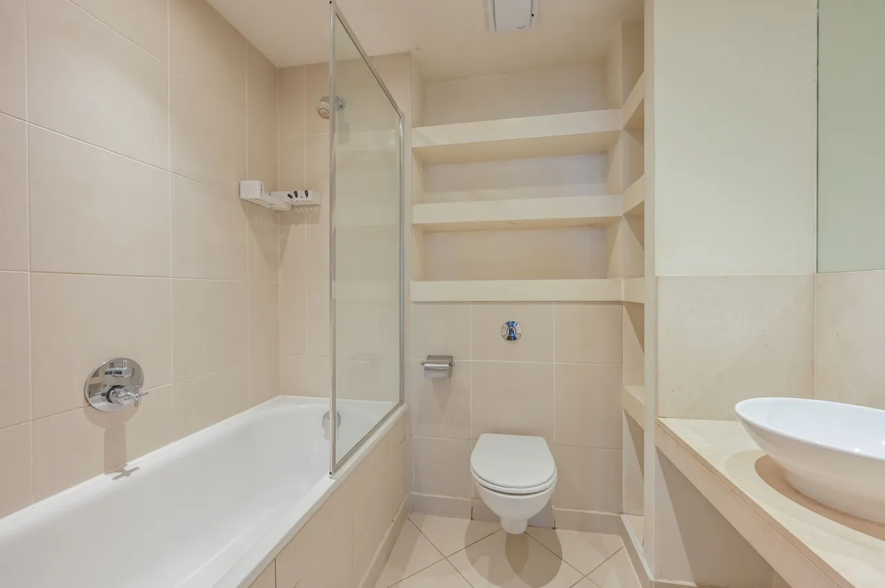 Flat 108 Discovery Dock Apartments West, 2 South Quay Square, London, photo 7