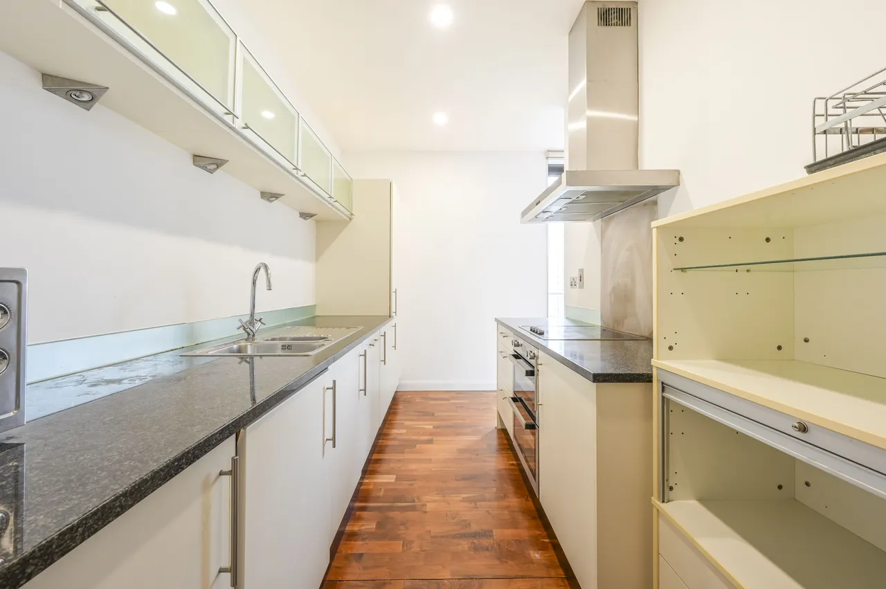 Flat 108 Discovery Dock Apartments West, 2 South Quay Square, London, photo 3