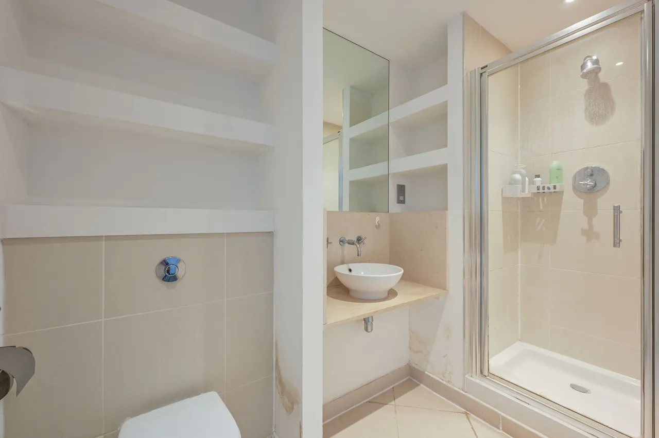 Flat 108 Discovery Dock Apartments West, 2 South Quay Square, London, photo 6