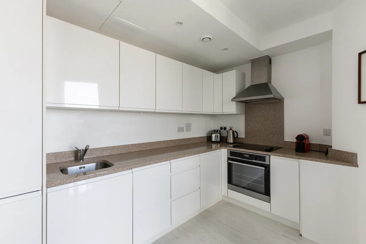Ealing Road, Brentford, TW8, photo 5