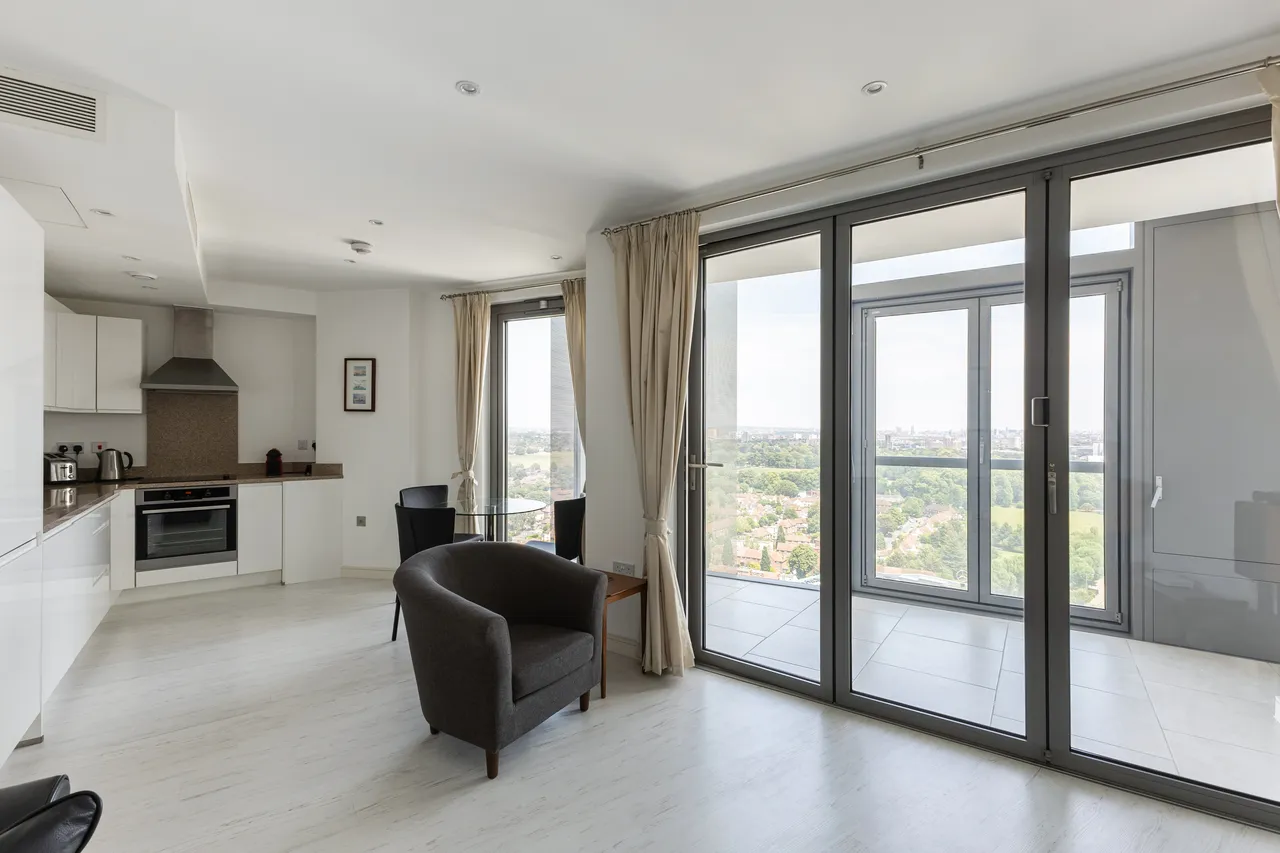 Ealing Road, Brentford, TW8, photo 6