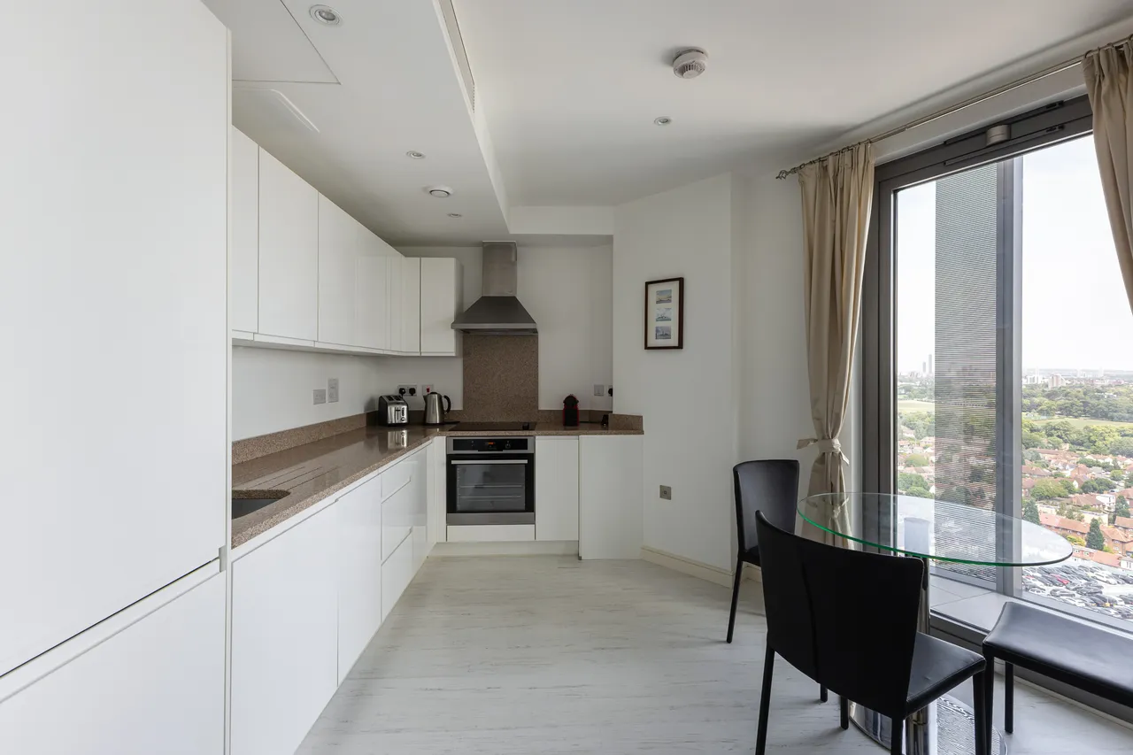Ealing Road, Brentford, TW8, photo 8
