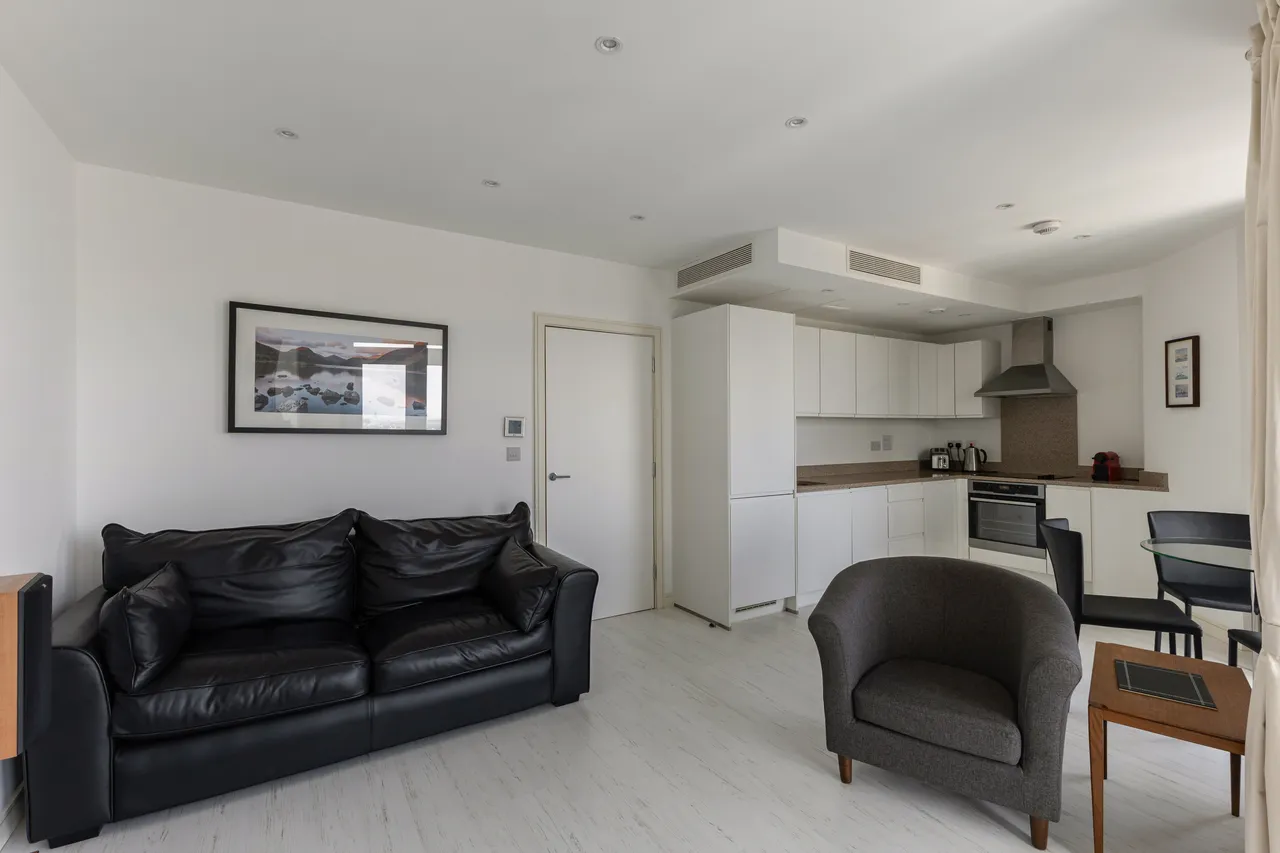 Ealing Road, Brentford, TW8, photo 4