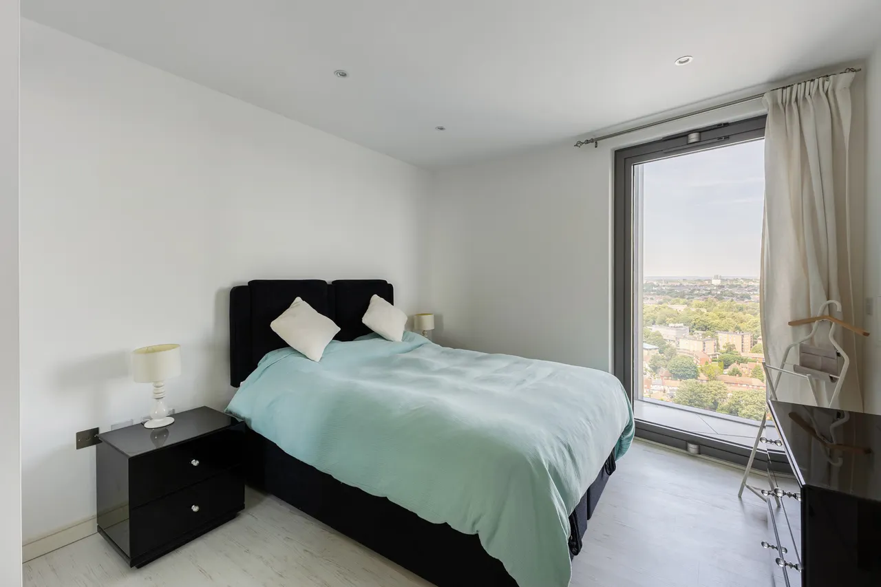 Ealing Road, Brentford, TW8, photo 9