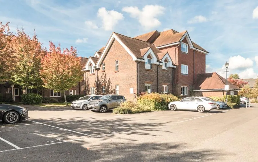 2 bed flat for sale, Gordon Road, Haywards Heath, RH16