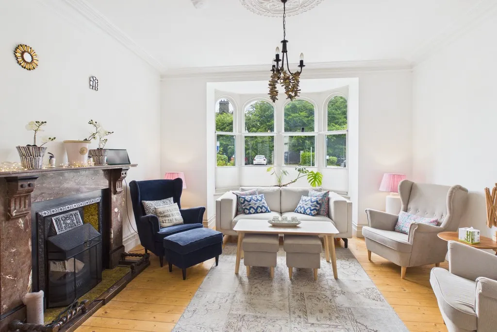 4 bed house for sale, Broad Street, Windermere, LA23