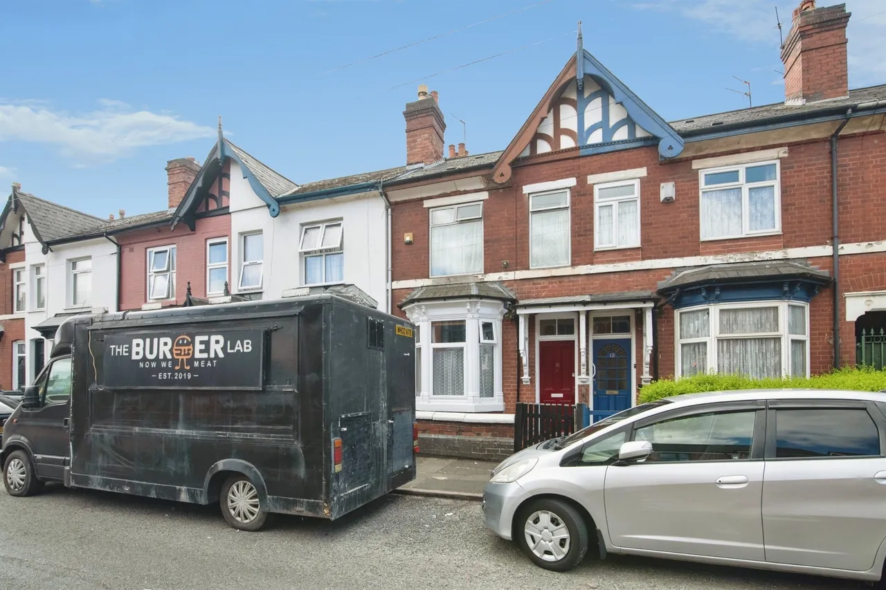 3 bed house for sale — Oxford Road, West Bromwich