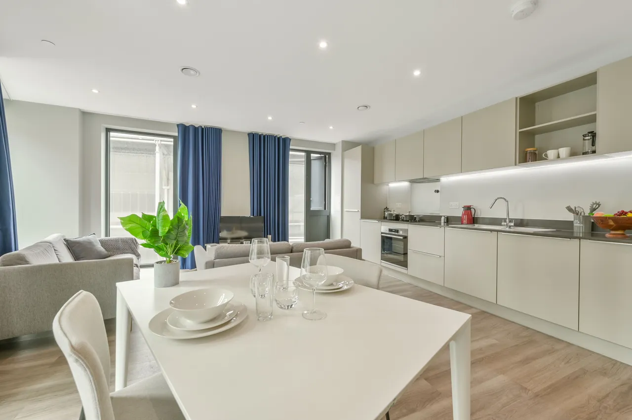 2 bed flat to rent — Flat 514, Galleria House, Brentford