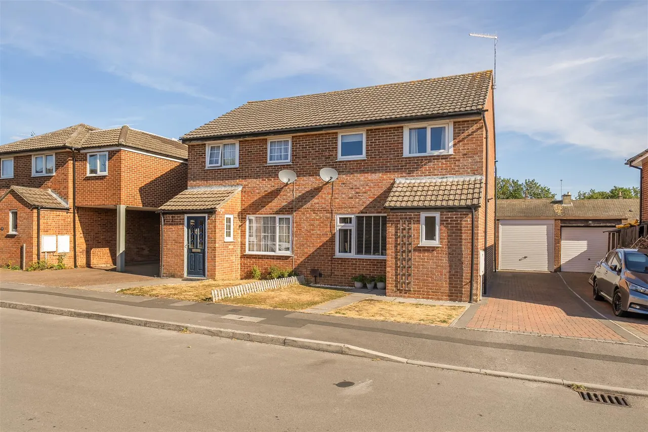 3 bed house for sale, Andrews Close, Chippenham, SN14