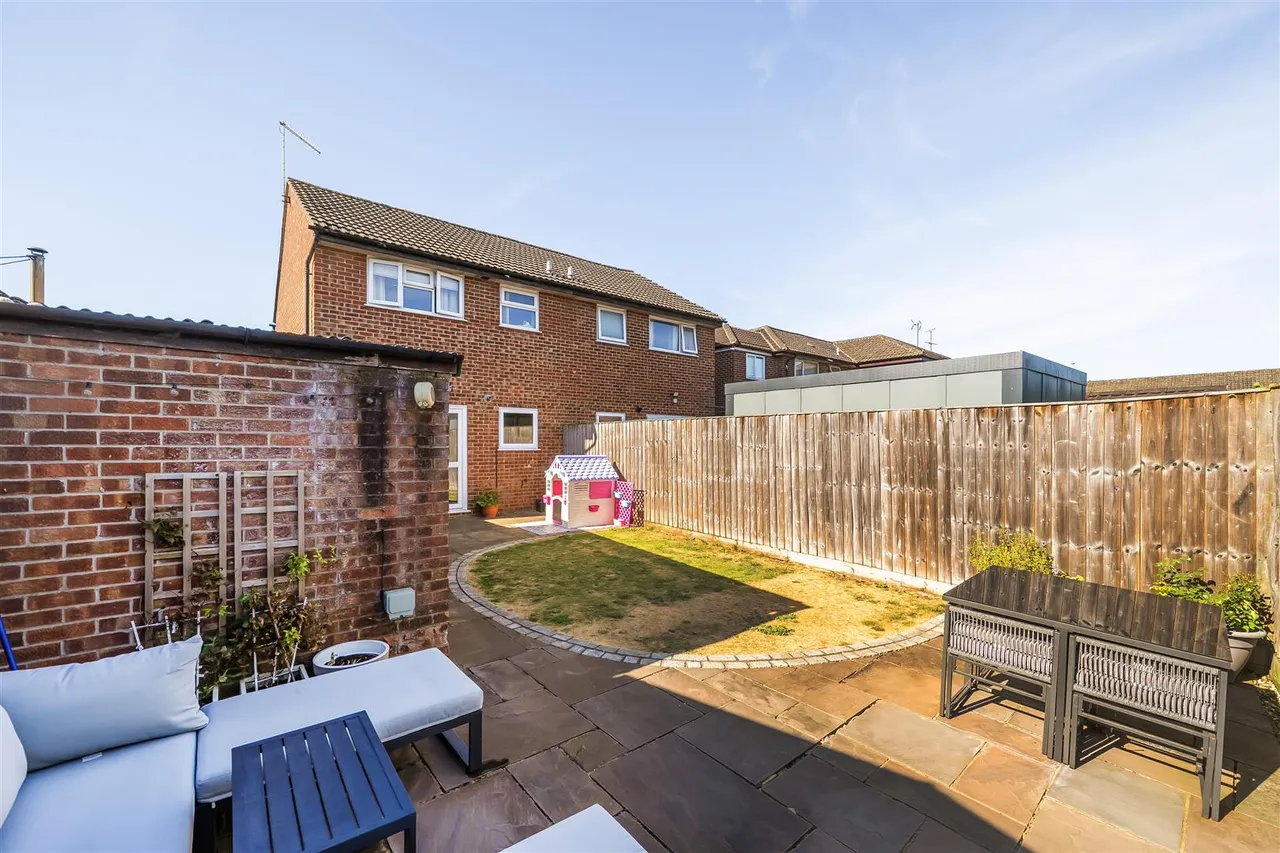 Andrews Close, Chippenham, SN14, photo 18
