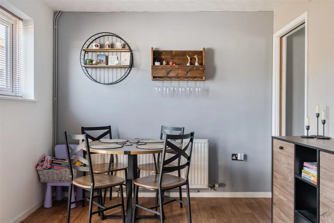 Andrews Close, Chippenham, SN14, photo 5