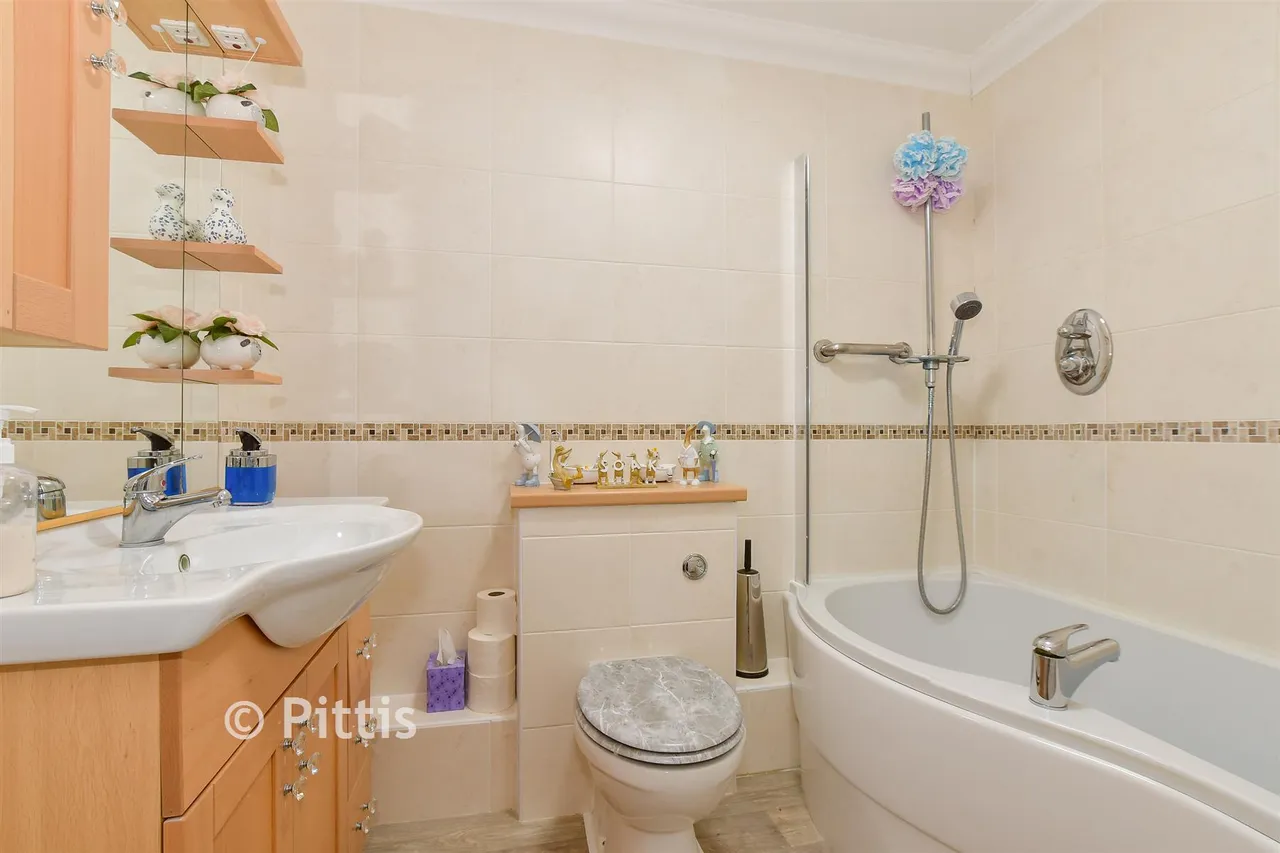 Church Hill, Totland Bay, PO39, photo 7