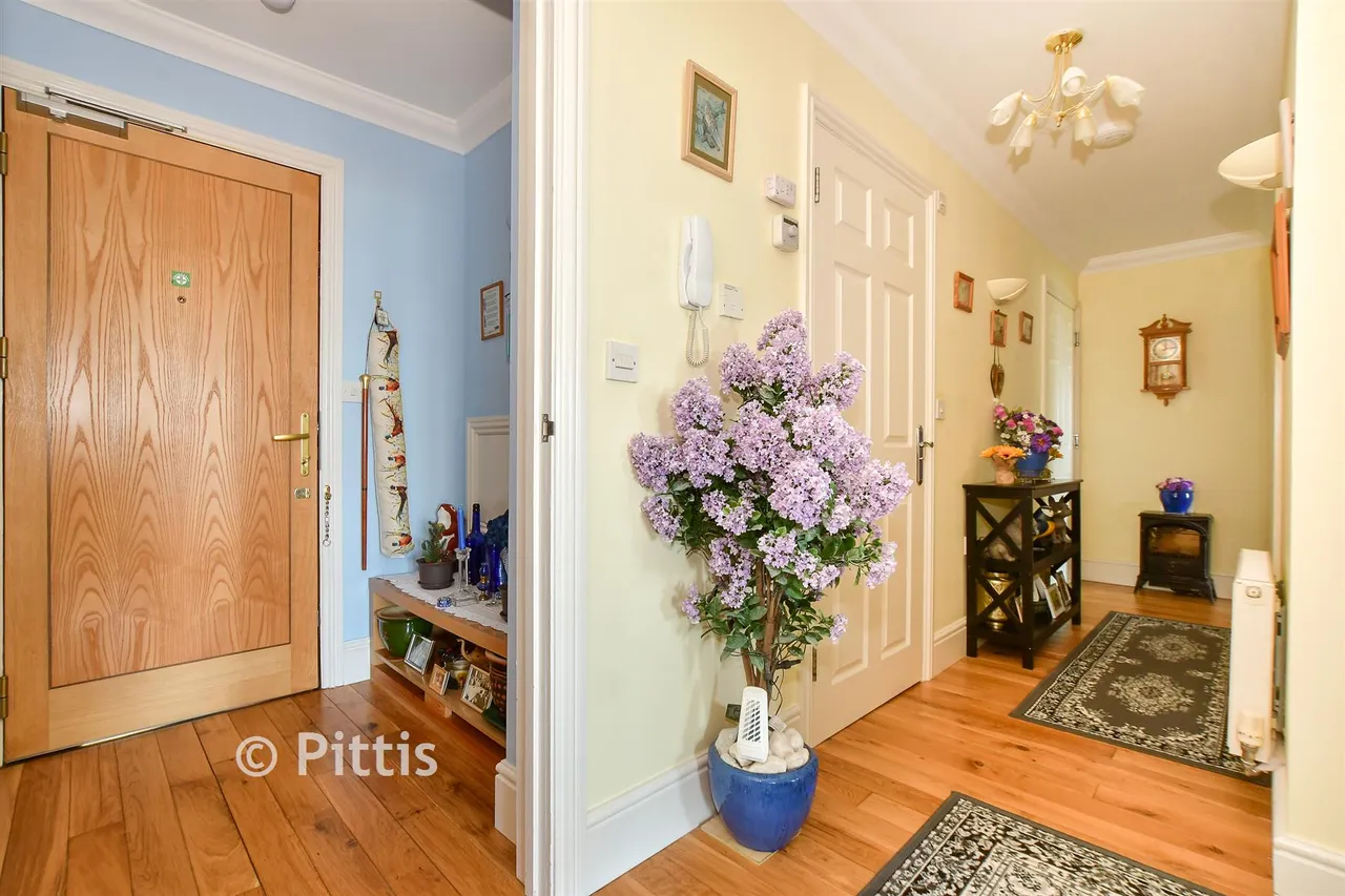 Church Hill, Totland Bay, PO39, photo 8